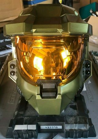Halo 3 Legendary Edition Master Chief Helmet & Stand With Game Rare