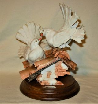 Rare Giuseppe Armani Florence Two Doves On Top Of A Snowy Tiled Roof Figurine