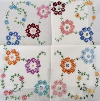 Vintage Pretty Hand Embroidered Tablecloth Country Cottage Flowers & Lace