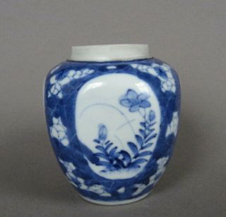 A Small Oriental blue and white porcelain cracked ice jar 3