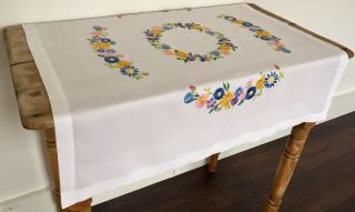 Vintage Pretty Hand Embroidered Cotton Tablecloth English Country Cottage Flower