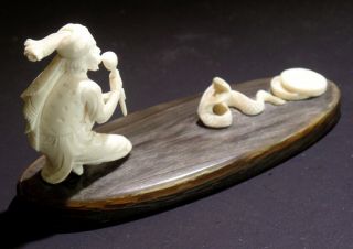 Okimono hand carving of Snake charmer bovine and buffalo horn 3