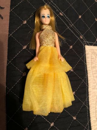 Vintage Topper Dawn Doll With Yellow Long Dress W Gold