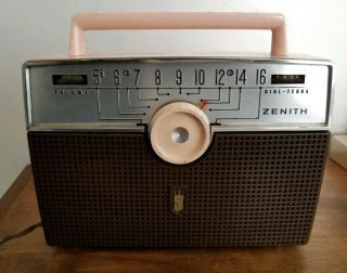 Zenith Antique Radio,  Model A402,  Chassis 4a41,  Salmon Color,  As - Is