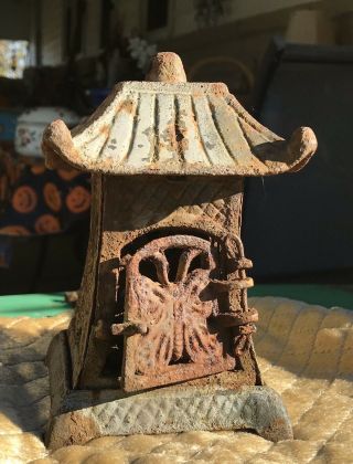 Vintage Rusty Cast Iron Pagoda Tea Light Lantern 6 1/2 X 4” Butterfly 1