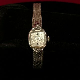 Vintage Bulova Swiss Wind Up Ladies 17 Jewels Diamond Chip Wrist Watch N7