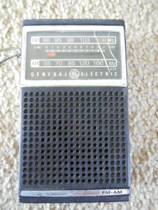 Rare General Electric Radio Ge Model 7 - 2500b Handheld Pocket Radio Retro Old Wow