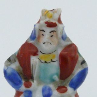CHINESE BISCUIT PORCELAIN FIGURE OF A SEATED DIGNITARY,  19TH CENTURY 2