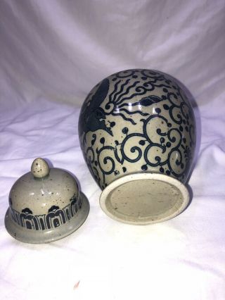 Vintage Chinese Vase/Urn. 2