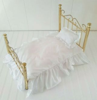 Vintage Pleasant Company American Girl Samantha Brass Bed With White Bedding