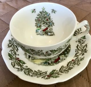 4 Johnson Bros Merry Christmas Cups And Saucers,  Tree Motif Inside Cup Rare