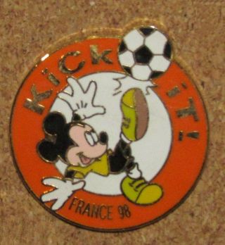 D8 Disney Pin Very Rare Mickey Mouse Soccer France 98 Kick It