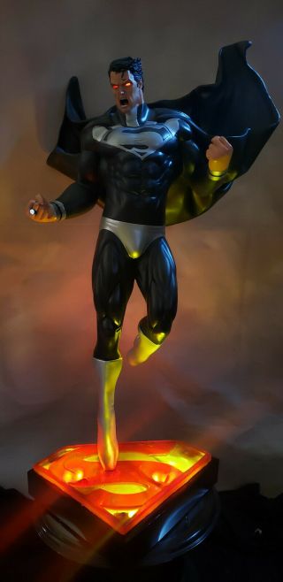 Superman 1/4 Scale Custom Statue (black Suit Version) Nt Sideshow Batman Rare