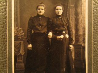 Victorian Antique Cabinet Card Photo Of Two Young Women Sisters Siblings
