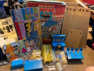 Vintage Batman’s Wayne Foundation Mego Toys Playset 99 Complete Batman 1977