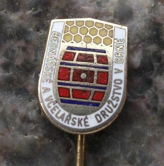 Antique Czech Bee Keeping and Cooper Barrel Makers Trade Union Brno Pin Badge 3