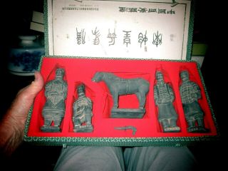 Vintage Boxed Set Of Chinese Tang Style Teracotta Horse & Figures