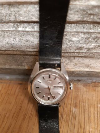 Vintage Seiko 5 Automatic Ladies Watch With Day And Date Display Windows.