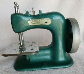 Antique Child’s Toy Sewing Machine Hand Crank Gateway Np - 49 Stitch Mistress