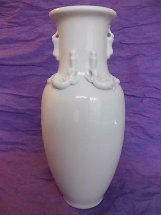 340 / Early 20th Century Chinese Dehua Blanc De Chine Porcelain Vase