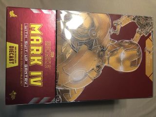 Hot Toys Iron Man Mark IV Diecast With Suit Up Gantry 2
