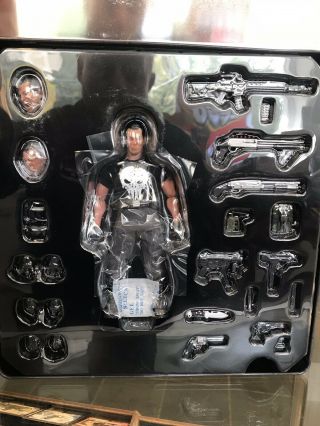 Mezco One:12 Collective Punisher Fully Loaded Figure PX Previews Exclusive 2