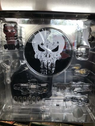 Mezco One:12 Collective Punisher Fully Loaded Figure PX Previews Exclusive 3