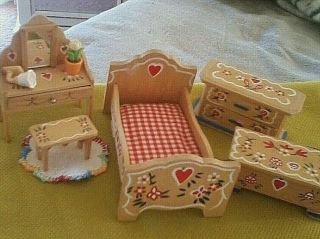 Wkend $ale Adorable Vtg 5 Piece Wood Dollhouse Furniture Bdrm Set,  Bonus Bed