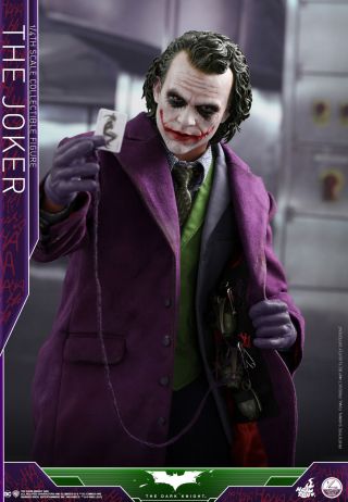 Hot Toys The Dark Knight 1/4th Scale The Joker Collectible Figure Qs010
