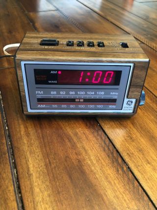 Vintage Ge Faux Wood Grain Alarm Clock Radio 7 - 4601a Am/fm