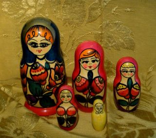Vintage Russian 5 Pc Nesting Doll Matryoshka