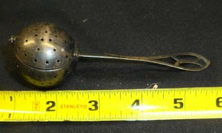 Elegant Unusual Antique Tea Leaf Strainer Steeper Ball Silver Handle Ring Clasp