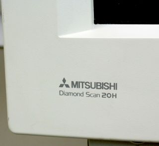 RARE Mitsubishi 1600x1200 Video Monitor FR8905SKHK Diamond Scan 20H Gaming CRT 3
