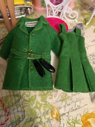 Nm Vintage Barbie 1965 Skipper Town Togs 1922 Green Coat,  Dress & Japan Shoes