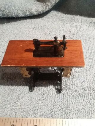 Miniature Dollhouse Vtg Singer Sewing Machine Table Toy Euc Quilting Decor