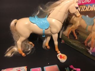 Vintage 1995 Barbie Horse Nibbles 14879 Magnetic Mouth 2