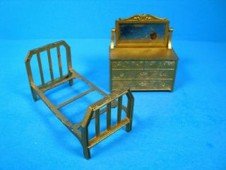 Vtg Metal Tootsie Toy Dollhouse Furniture Bed Frame & Dresser W/mirror Drawers