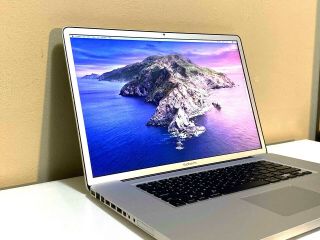 Apple MacBook Pro CTO 17 High Res 2.  8Ghz 8Gb 2TB SSD DUAL GFX RARE  2