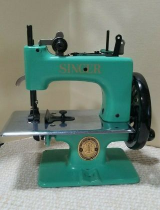 Rare Vintage Singer Sewhandy Model 20 - Blue Green - Child Sewing Machine