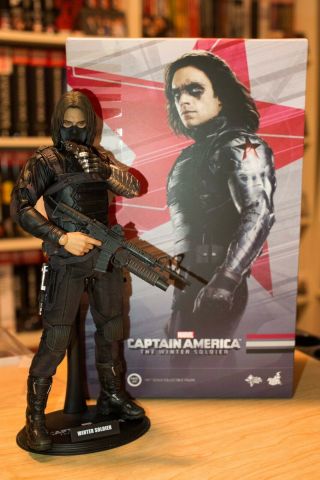 Nib Hot Toys 1/6 Winter Soldier Captain America: The Winter Soldier Figure.