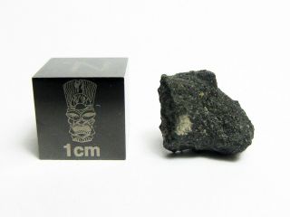 Nwa 12416 C3 - Ung 0.  91g Rare Carbonaceous Chondrite