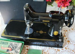 Rare 1948 Singer 221 - 1 Featherweight Sewing Machine with Accessories & Case 2