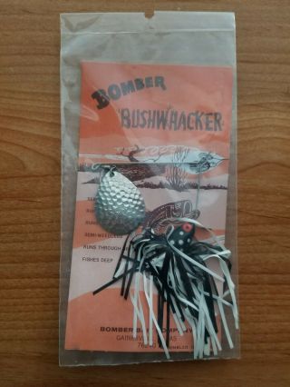 Vintage Bomber Bushwacker Spinnerbait - Black/white