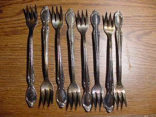 Set Of 8 Wm.  Rogers Is Silver Plate 5 1/2 Inch Pickle Forks