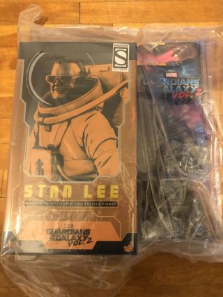 Hot Toys Stan Lee Guardians Of The Galaxy 1/6 Sixth Scale Figure In Hand