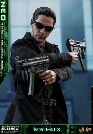 HOT TOYS THE MATRIX NEO KEANU REEVES 1:6 FIGURE in Brown Box 2