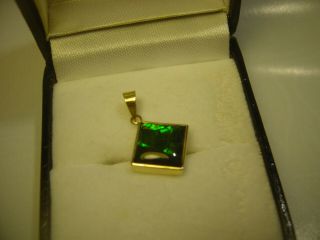Incredibly Rare Solid 14 Ct Solid Gold Pendent - Black & Green Opal Ridge Back