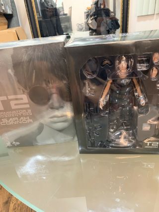 Hot Toys 1/6 Terminator 2 T2 Judgment Day Mms119 Sarah Connor Masterpiece Figure