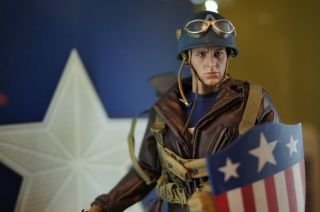 Hot Toys Rescue Captain America: The First Avenger Toy Fair 2012 Exclusive 2