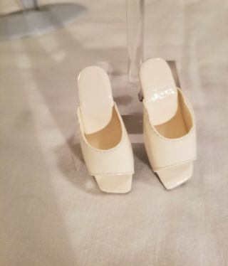 Pair Off - White High Heeled Shoes For 18 " Miss Revlon